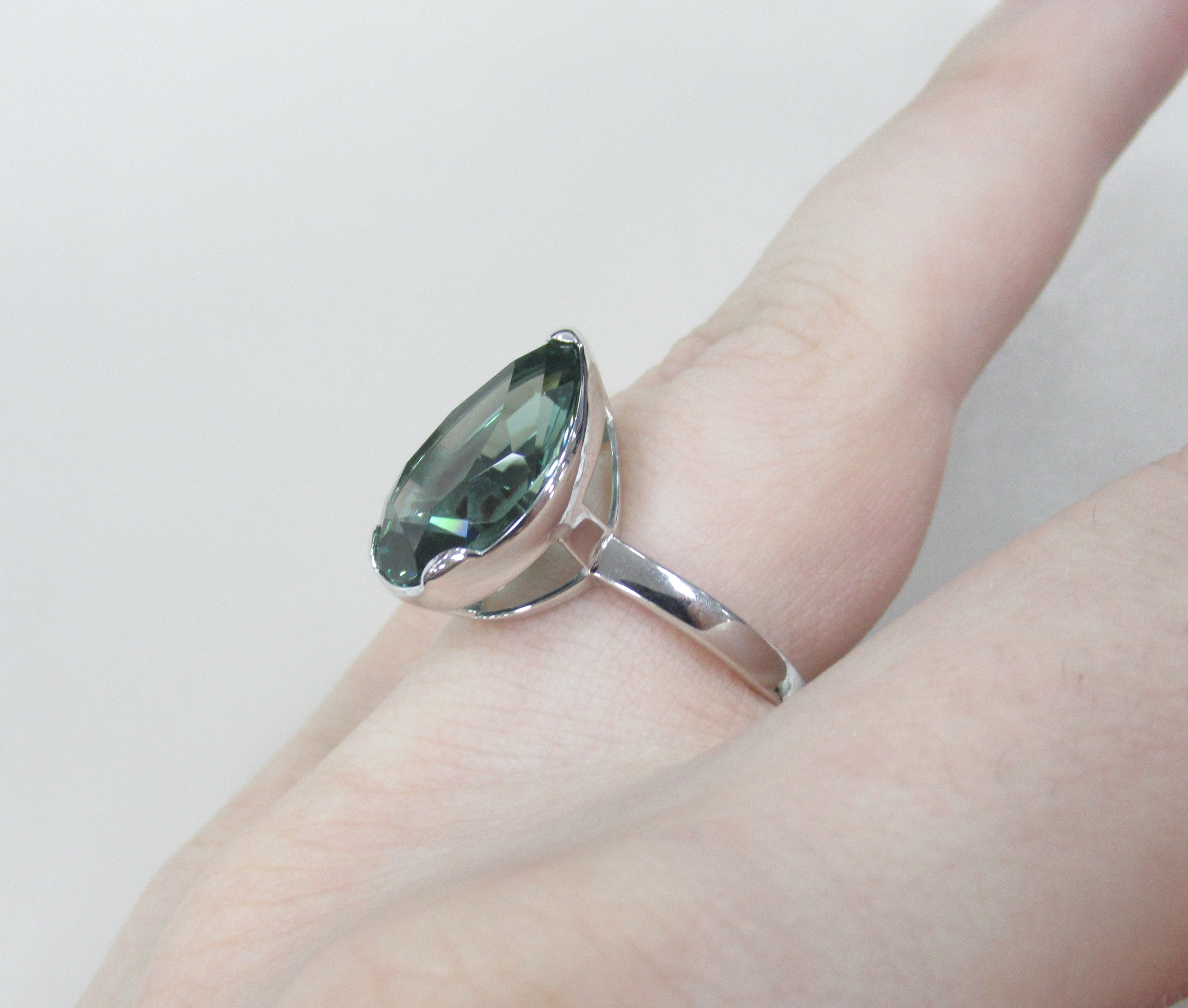 Серебряное кольцо с празиолитом